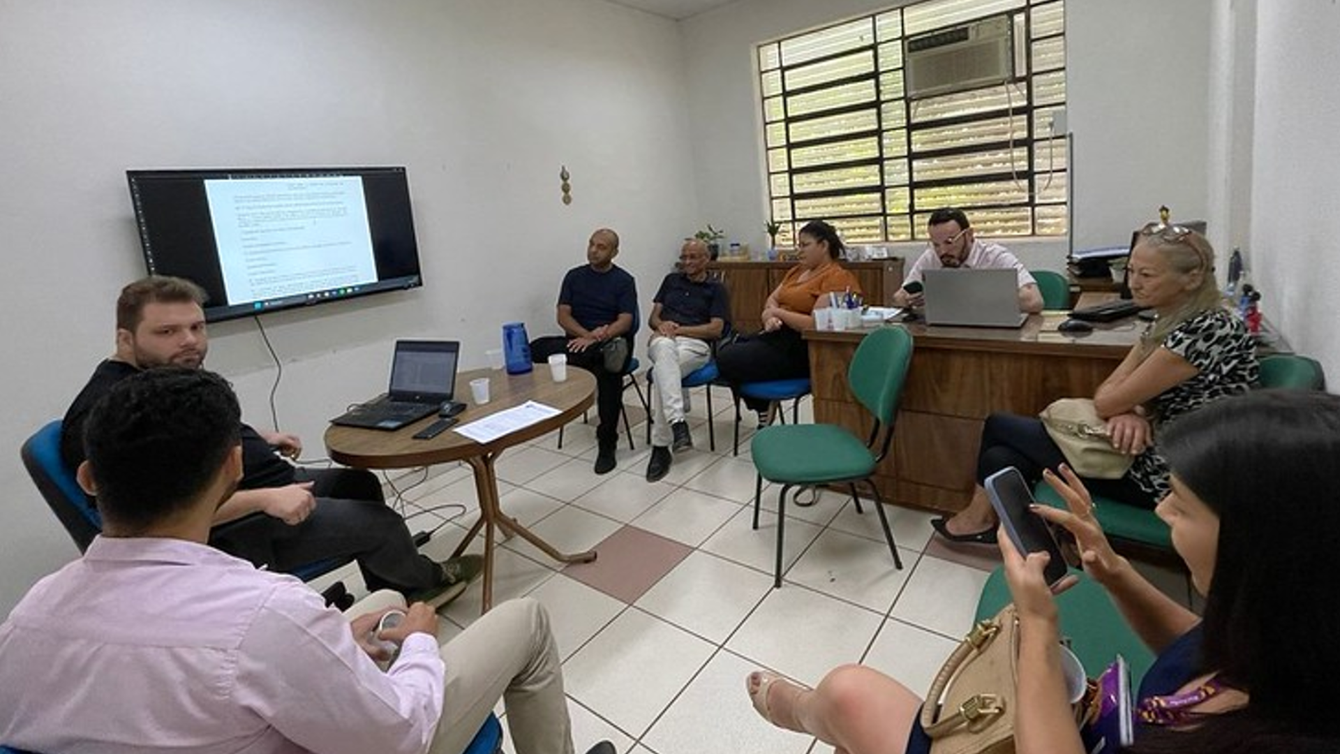 Plano de Carreira do administrativo escolar segue em discussão na Educação (foto: divulgação/ PMU)