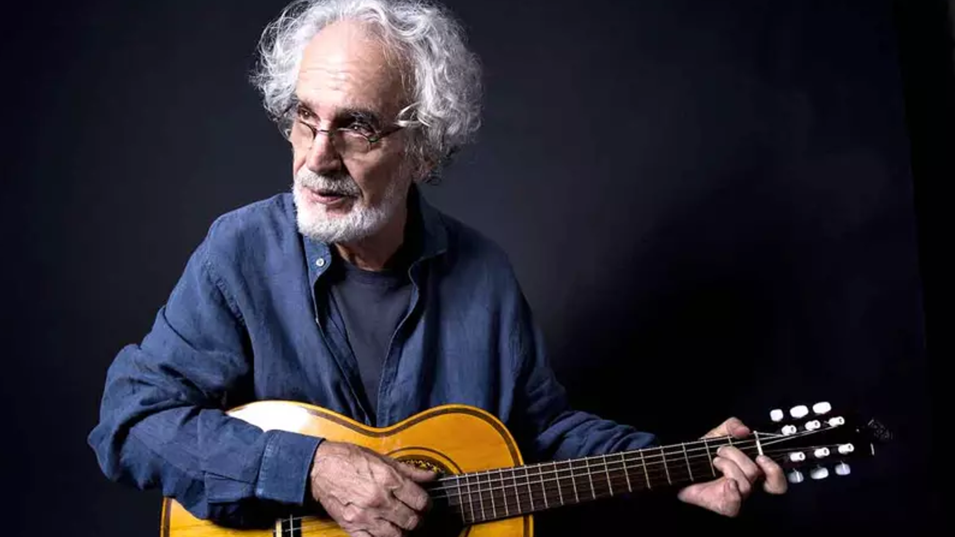 Conhecido pelas letras que evocam a vida rural e o folk, Renato assinou clássicos como "Romaria" e "Tocando em Frente". (foto: divulgação/ Luiz Tripolli)