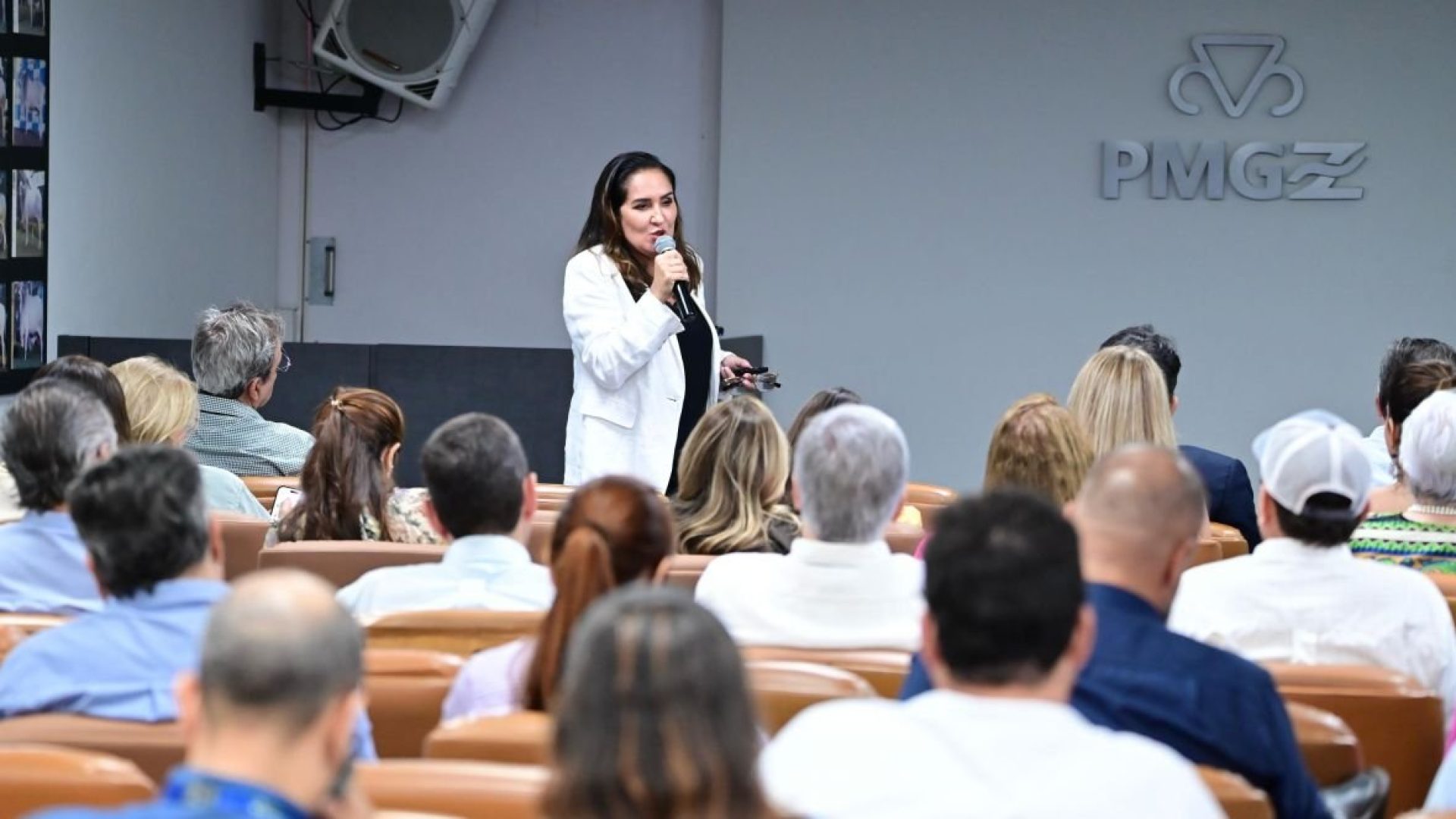 Ângela Pimenta Peres, falou da importância do trabalho dos adidos (foto: divulgação/ABCZ)