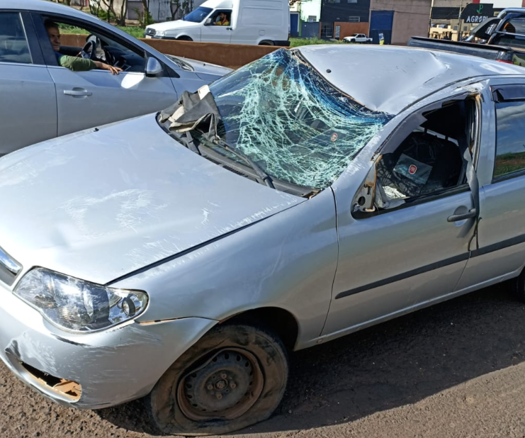 Casal fica ferido em acidente no quilômetro 178 da BR-050, em Uberaba (foto: divulgação/ PRF)