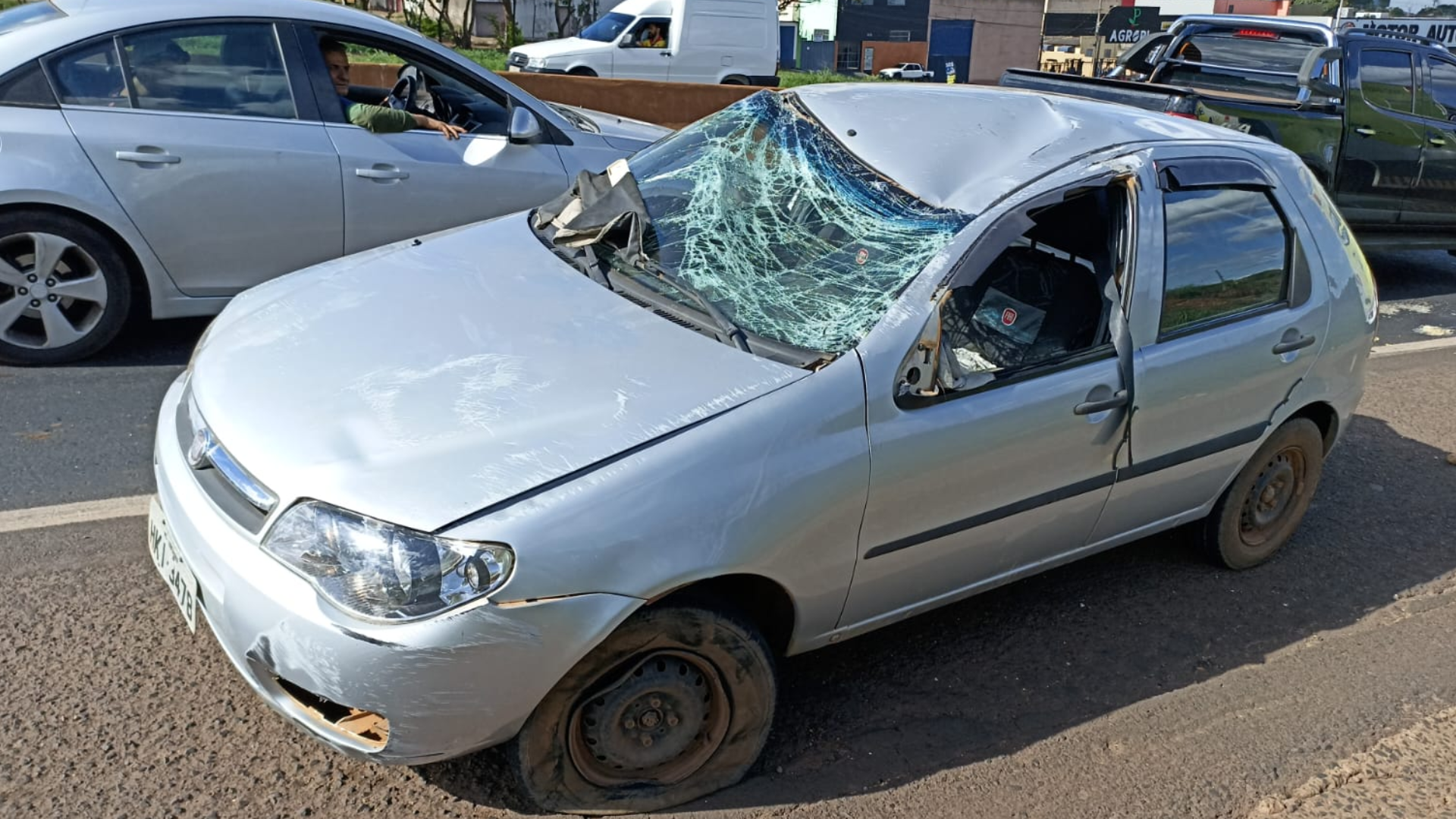 Casal fica ferido em acidente no quilômetro 178 da BR-050, em Uberaba (foto: divulgação/ PRF)
