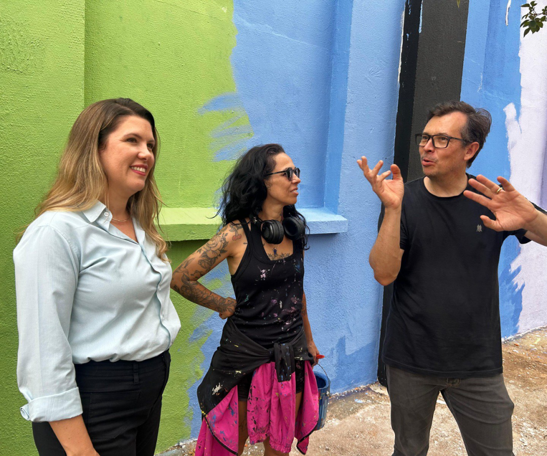 Em obras, TEU recebe a prefeita que anuncia reabertura do teatro (foto: divulgação/ Secom/ PMU)