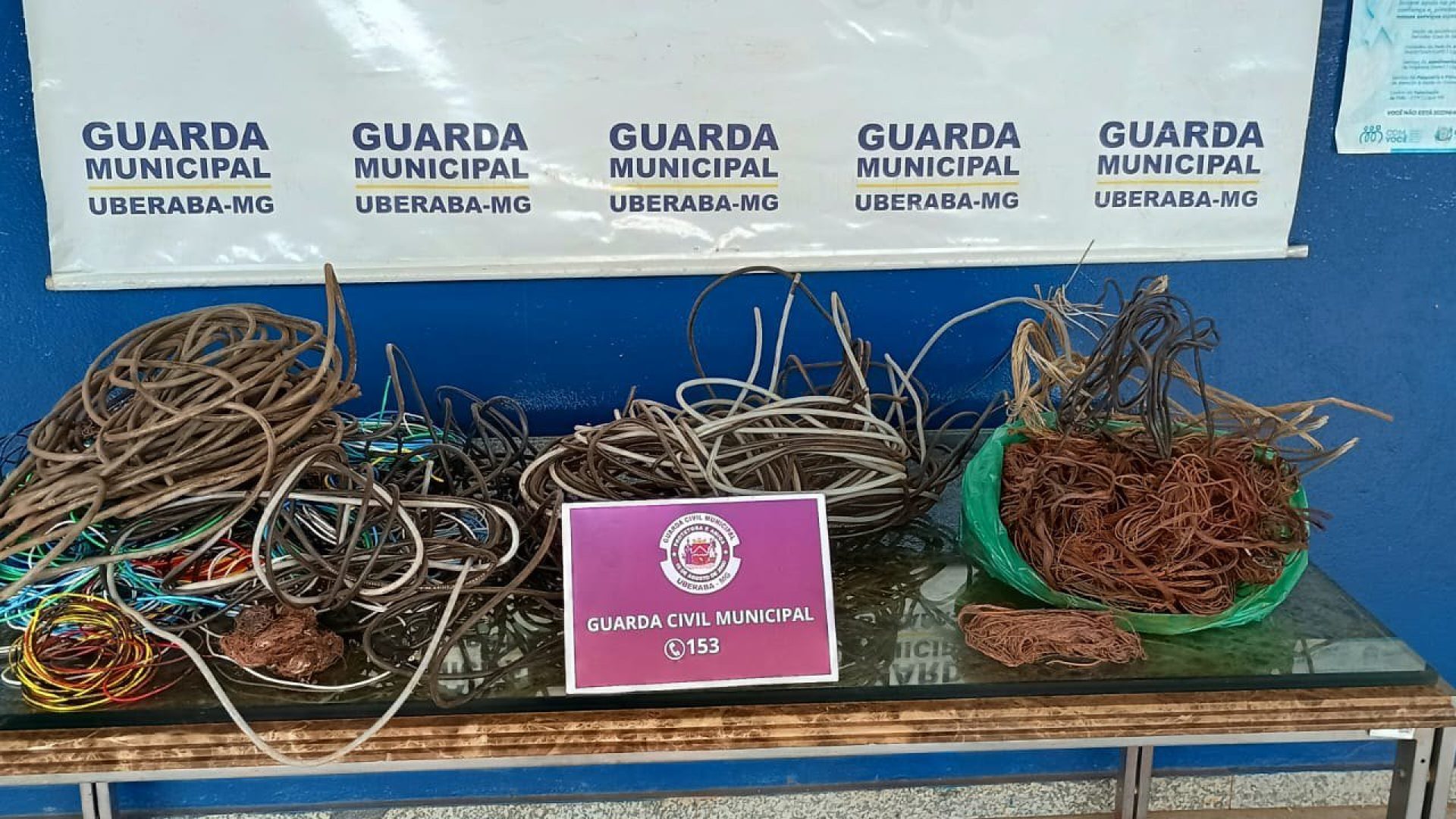 Operação Ferro-Velho apreende mais de 30 quilos de cabos em Uberaba (foto: Ascom/PMU)