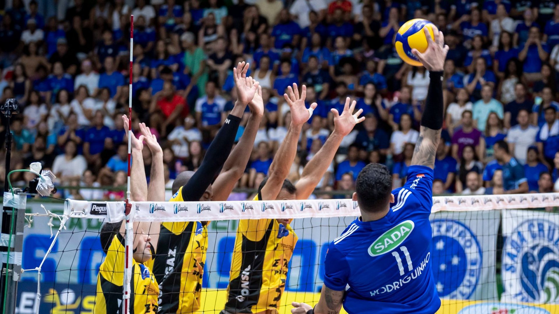 Cruzeiro derrota Praia Clube e larga na frente nas semifinais (foto: Agência i7/Sada Cruzeiro)