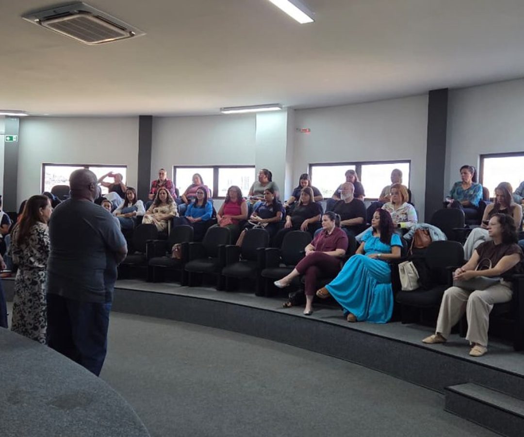 Uberaba compartilha sua experiência pioneira no Plano Municipal da Primeira Infância durante evento em Araxá