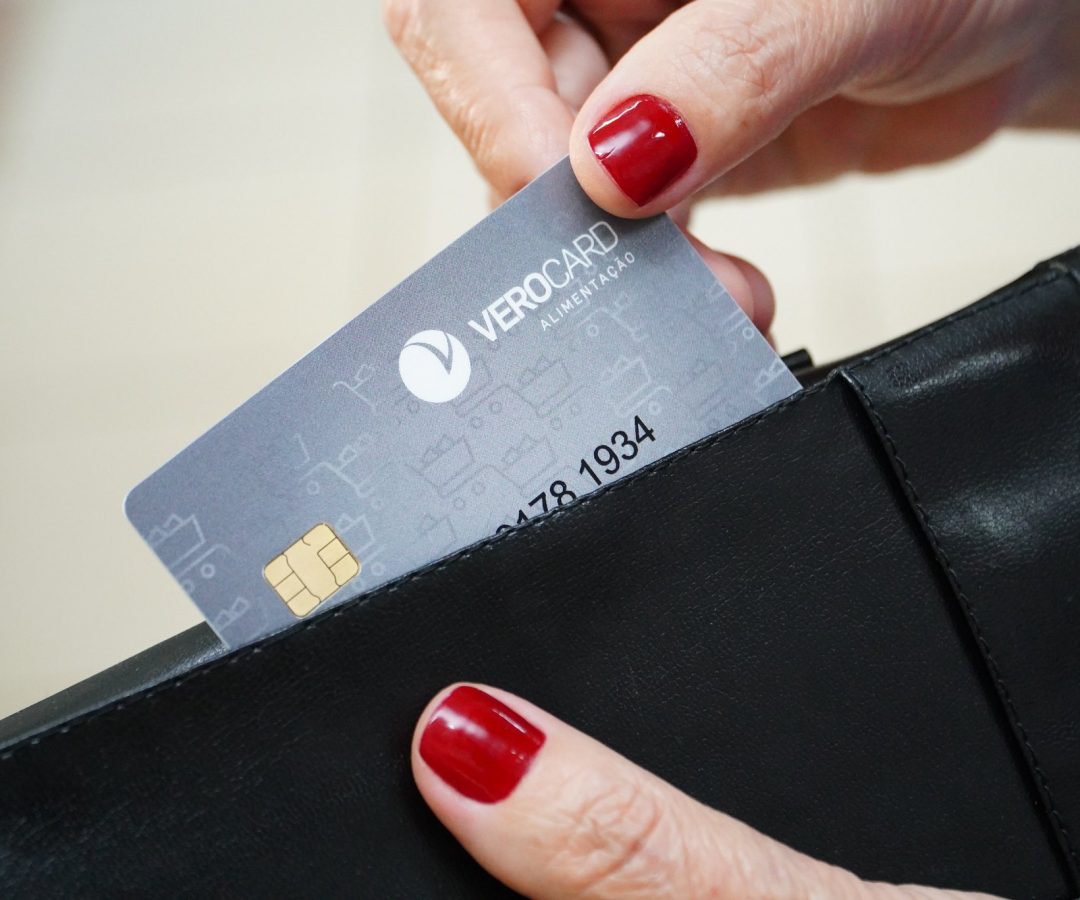 Novo cartão de vale-alimentação começa a ser entregue em Uberaba verocard