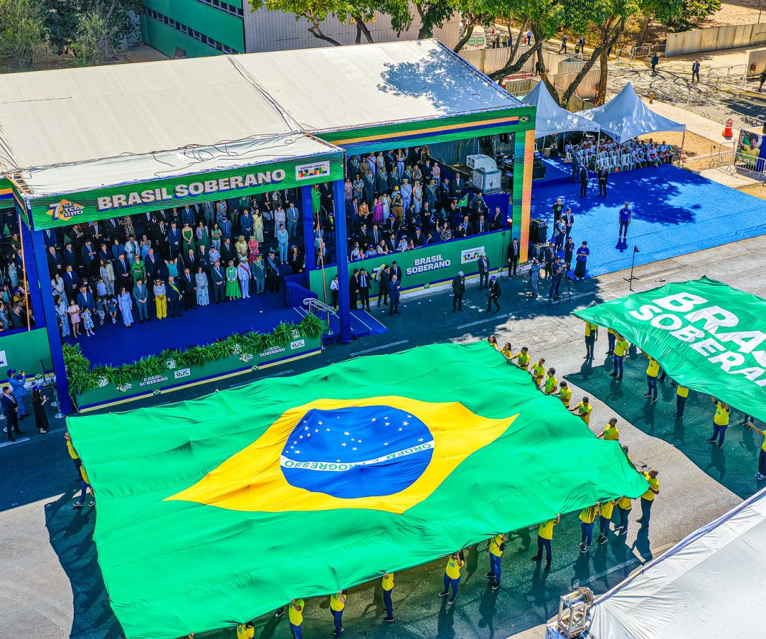 Ato pró-Bolsonaro une governadores e parlamentares de direita em SP