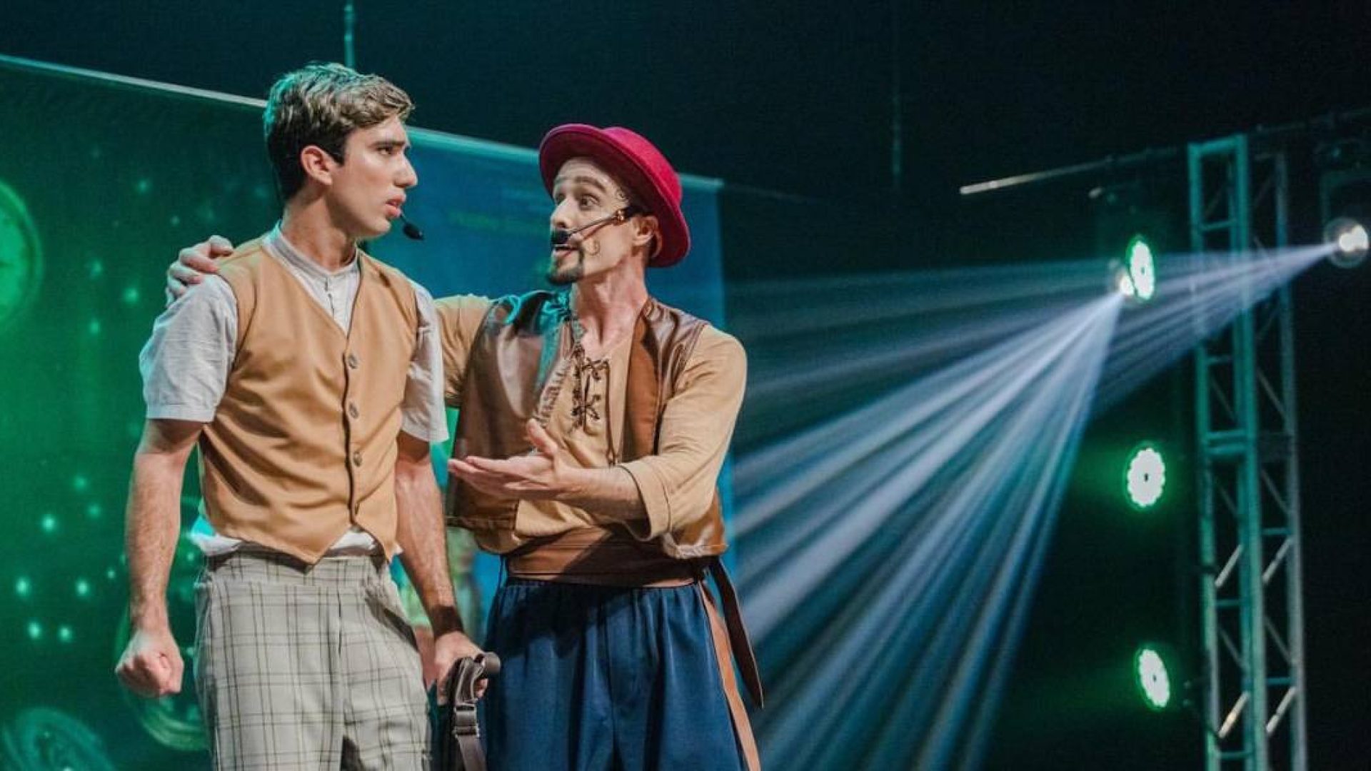 O Teatro Procópio Ferreira, em Guarujá, recebe nesta quarta-feira (12) o espetáculo “O Oráculo do Tempo”, da Cia D'Artes...