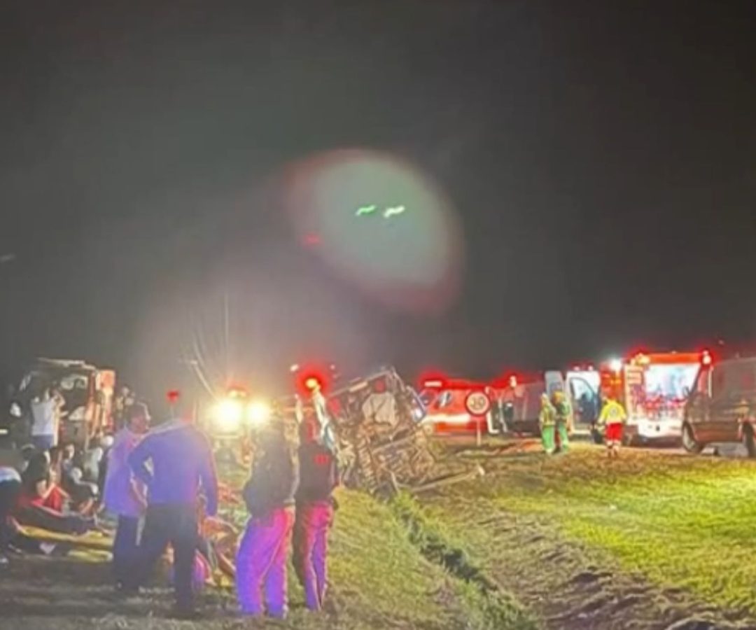 Acidente na BR-050 com ônibus deixa mortos e feridos em Uberaba