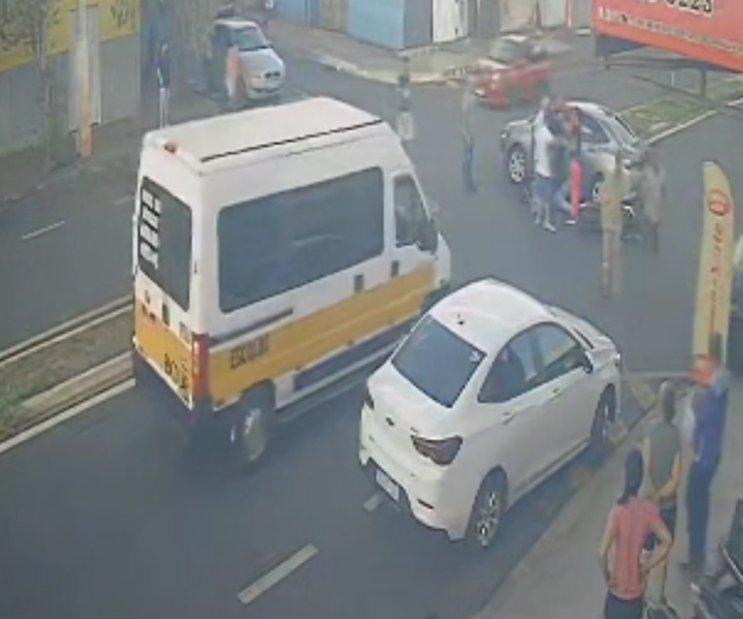 Acidente na Padre Eddie Bernardes em Uberaba