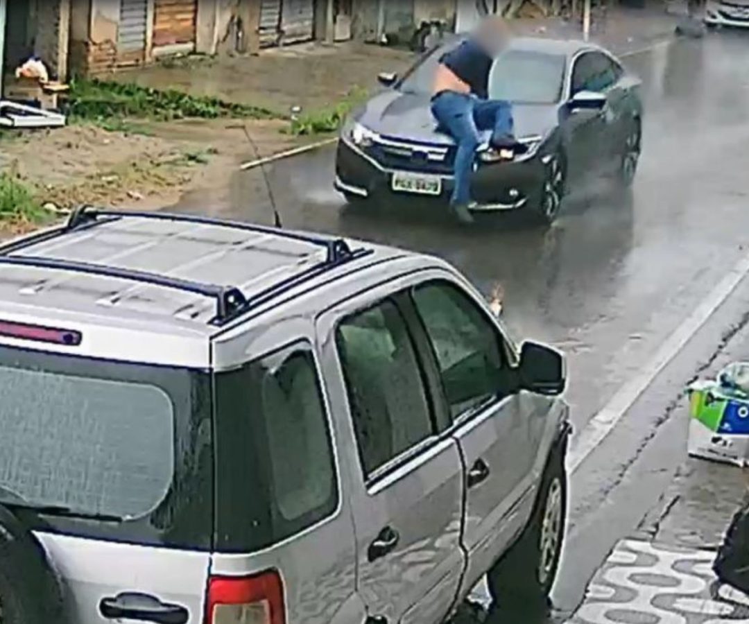 Advogada é detida após arrastar oficial em Caruaru