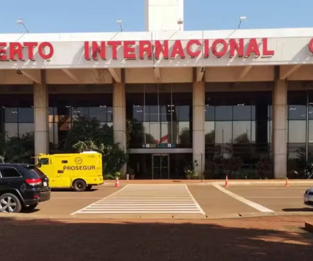 Avião com R$ 15 milhões cai no Paraguai e dinheiro é saqueado