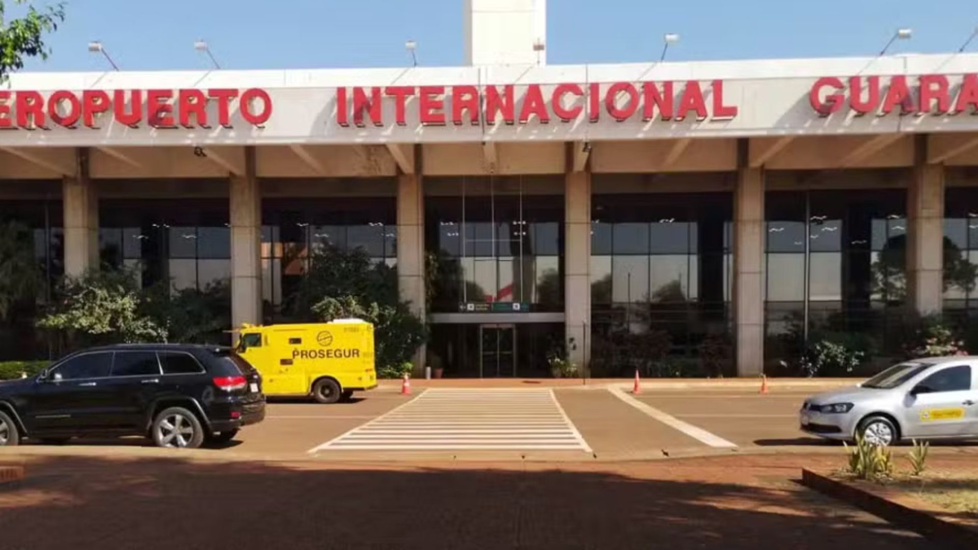 Avião com R$ 15 milhões cai no Paraguai e dinheiro é saqueado