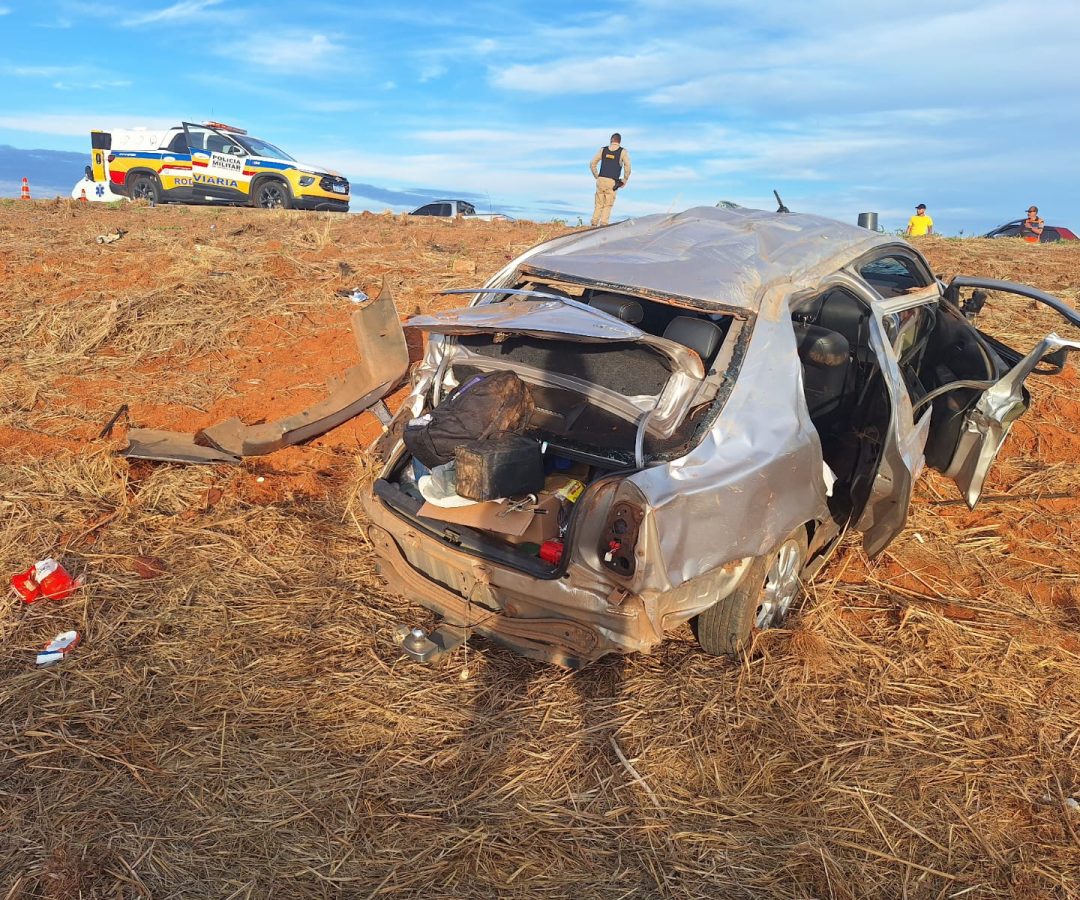 Família sofre acidente grave na MGC-452, em Tupaciguara. Criança de 7 anos foi arremessada do veículo e levada em estado grave para a UFU.