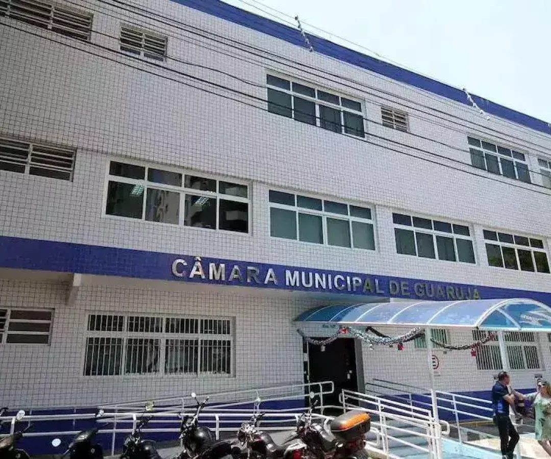 A Câmara Municipal de Guarujá aprovou, nesta sexta-feira (24), durante sessão extraordinária, o projeto de lei que autoriza alterações na legislação municipal para permitir a contratação de um empréstimo de R$ 20 milhões junto à Caixa Econômica Federal.
