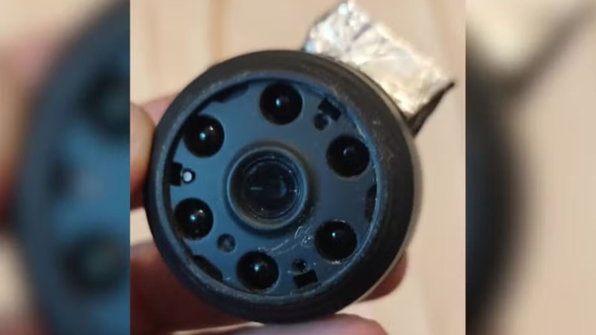 Câmera escondida em quarto é descoberta por mulher em Uberaba