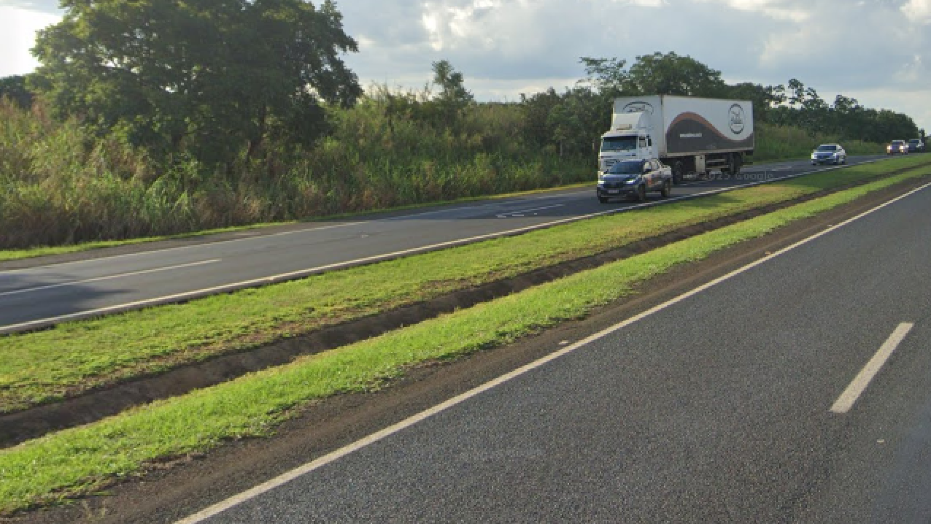 Trecho da rodovia Chico Xavier, BR-050, em Uberaba. (reprodução)