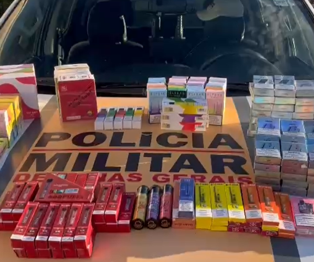 Cigarros eletrônicos contrabandeados são apreendidos em Araxá (foto: divulgação/PMMG