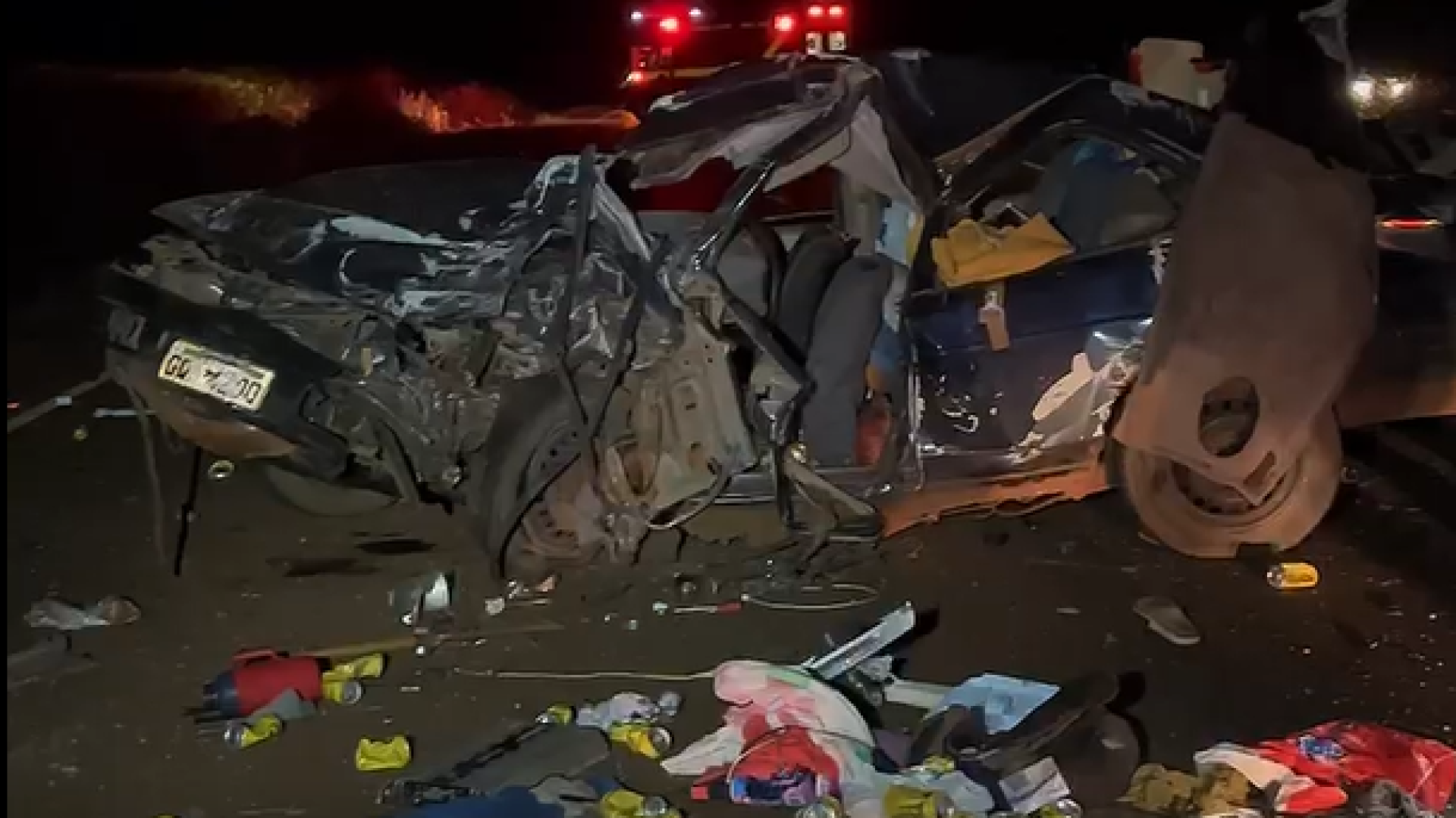 Carro ficou destruído após acidente. (reprodução/ Redes Sociais)
