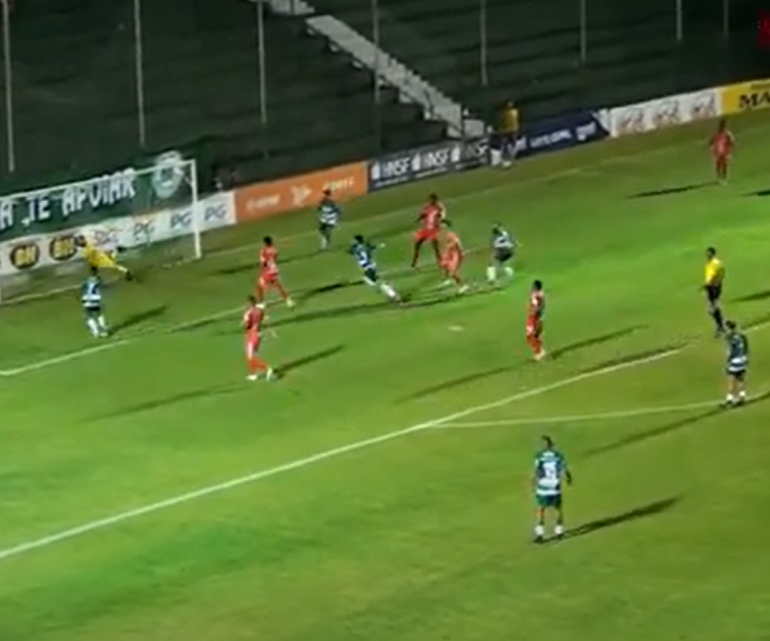 Segundo gol da partida com o zagueiro e capitão Davy Einstein do Mamoré. (reprodução/FMF)