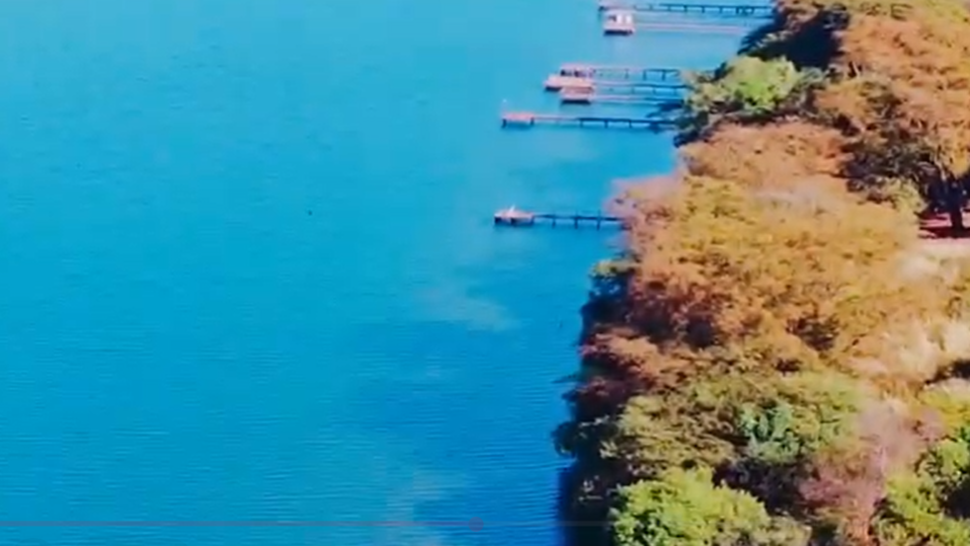 Imagem aérea de deck no Rio Grande, em Água Comprida