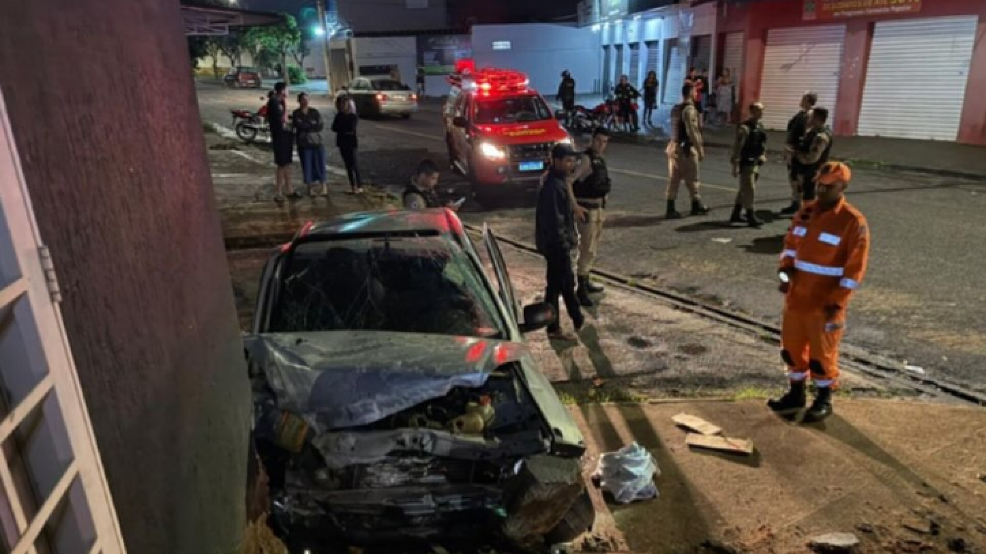 Homem é perseguido a tiros e sofre acidente ao fugir de tentativa de homicídio em Uberlândia