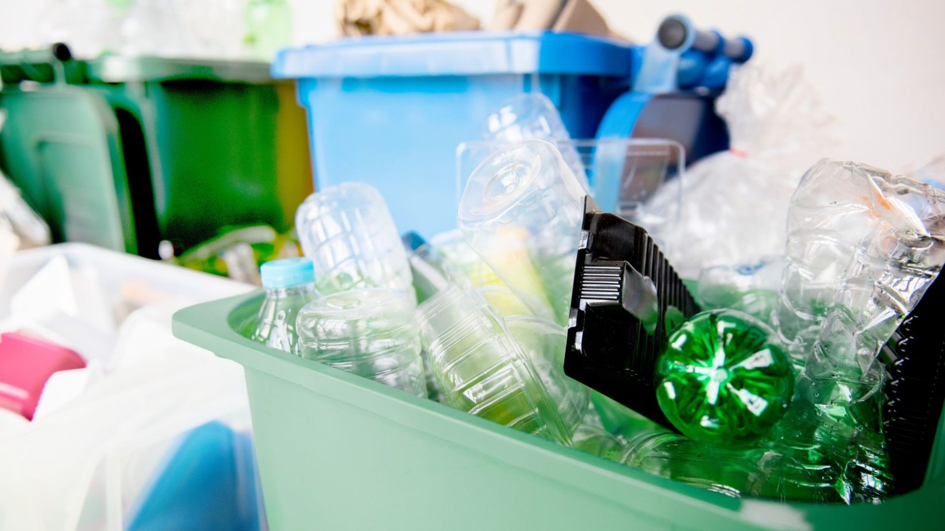 Cubatão inaugura espaço que troca recicláveis por produtos e serviços