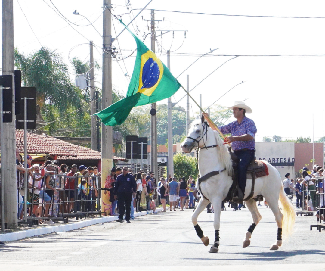 Desfile 7 de setembro 2025 em Uberaba (foto Lília