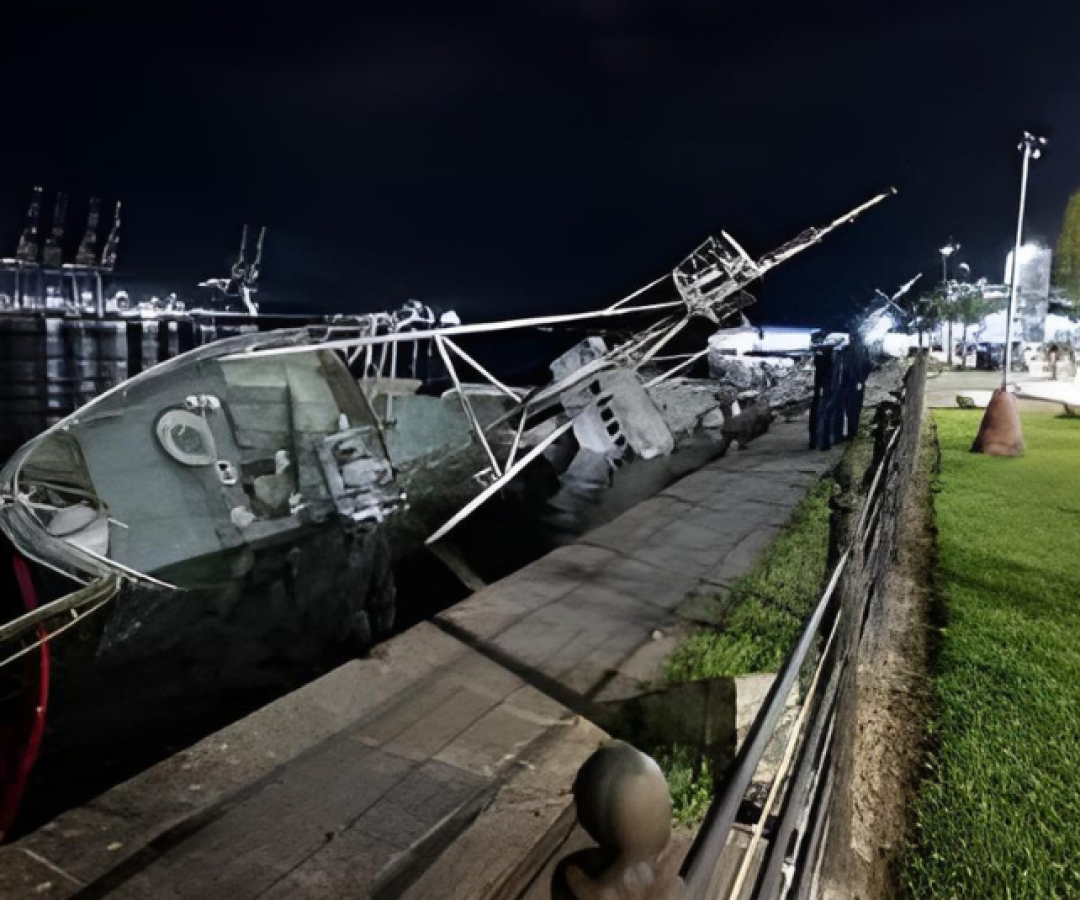 Navio inclina em Santos