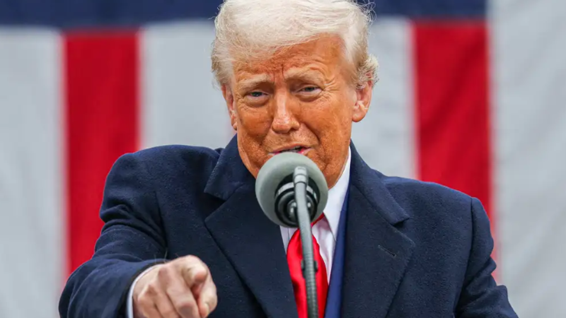 Bolsas disparam após Trump recuar de tarifas globais, mas mira China com aumento.