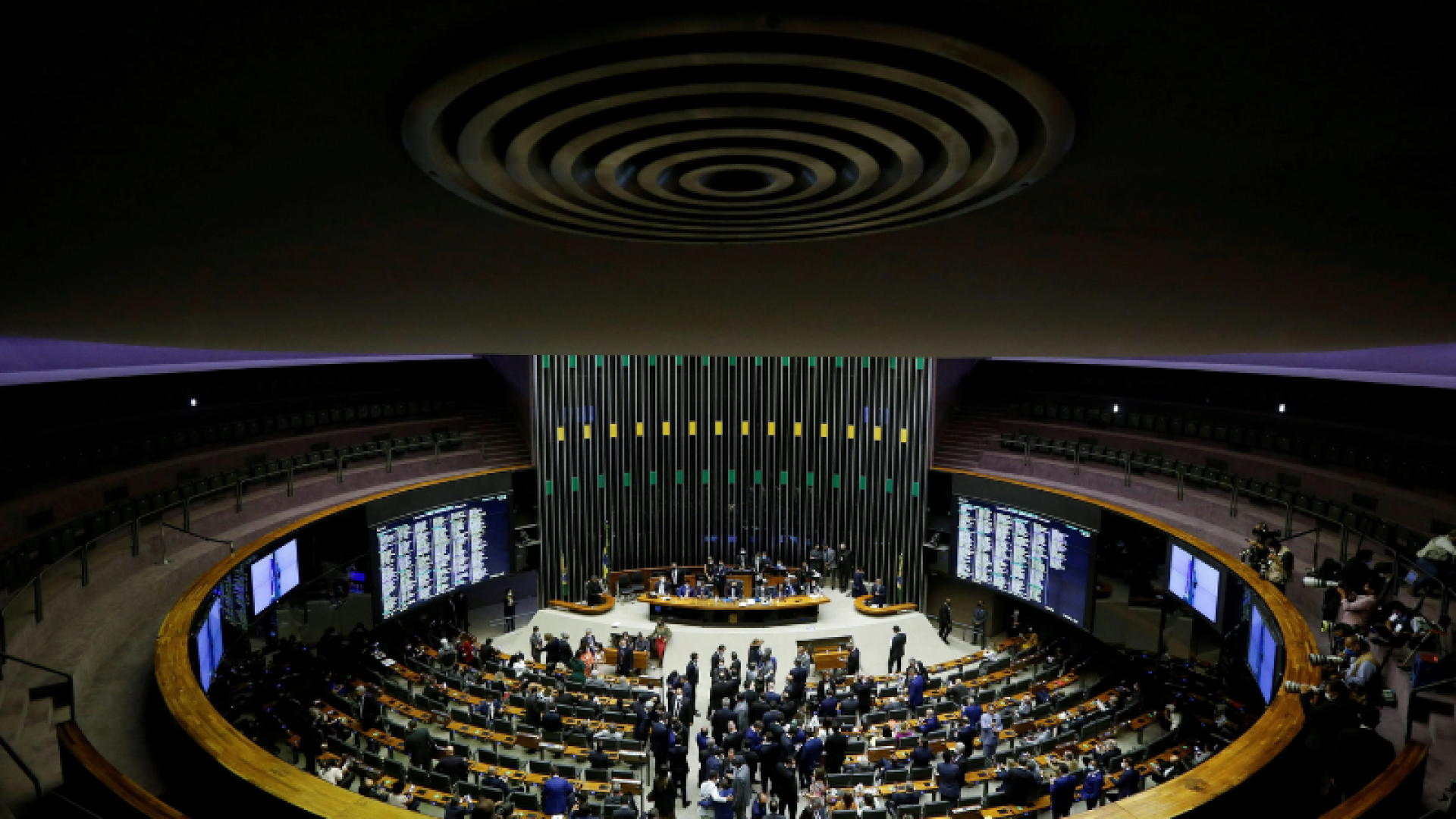 Oposição dá rasteira no tempo e coleta 259 assinaturas, e agora?