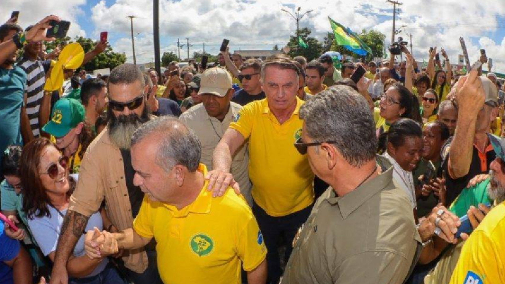 Bolsonaro é internado às pressas no RN após fortes dores abdominais
