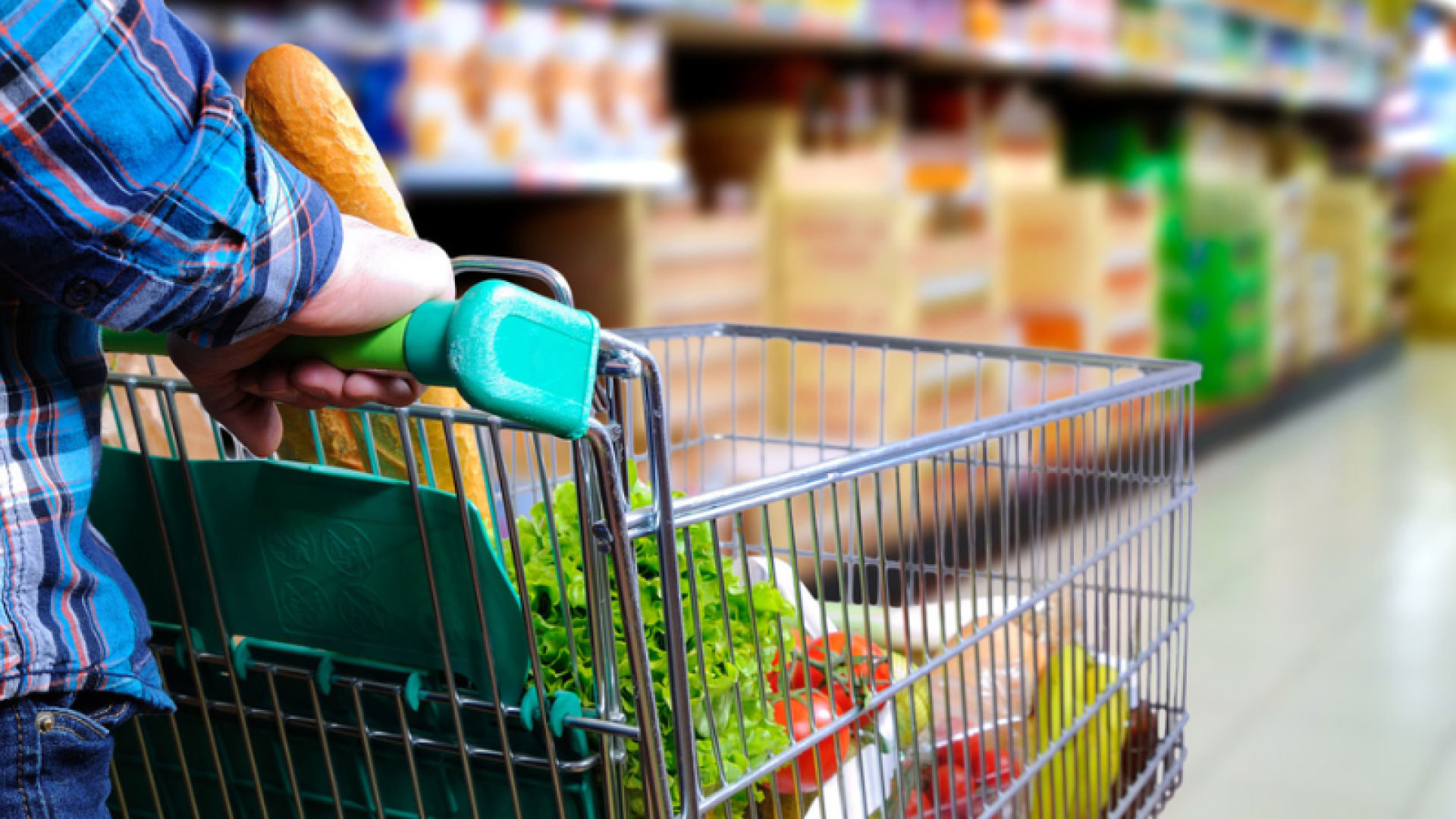 58% dos brasileiros estão comprando menos comida, aponta Datafolha