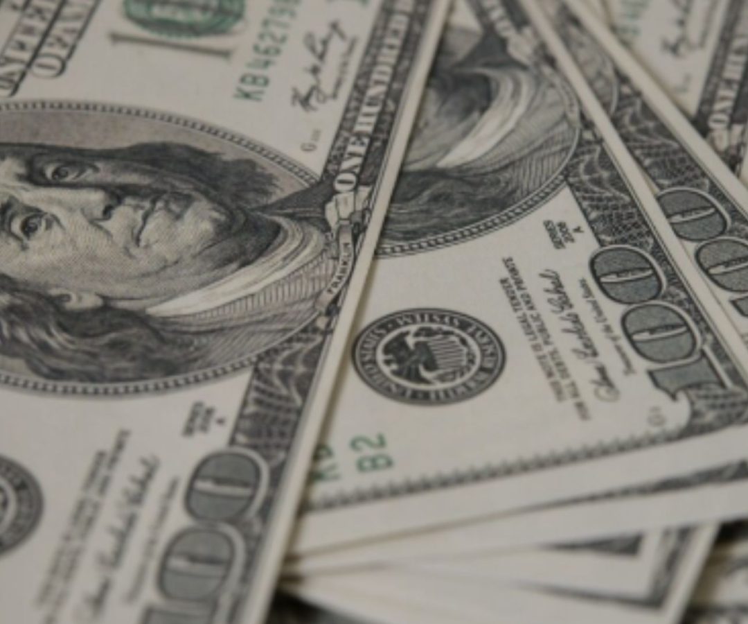 Dólar sobe a R$ 5,02 com tensão entre EUA e Irã