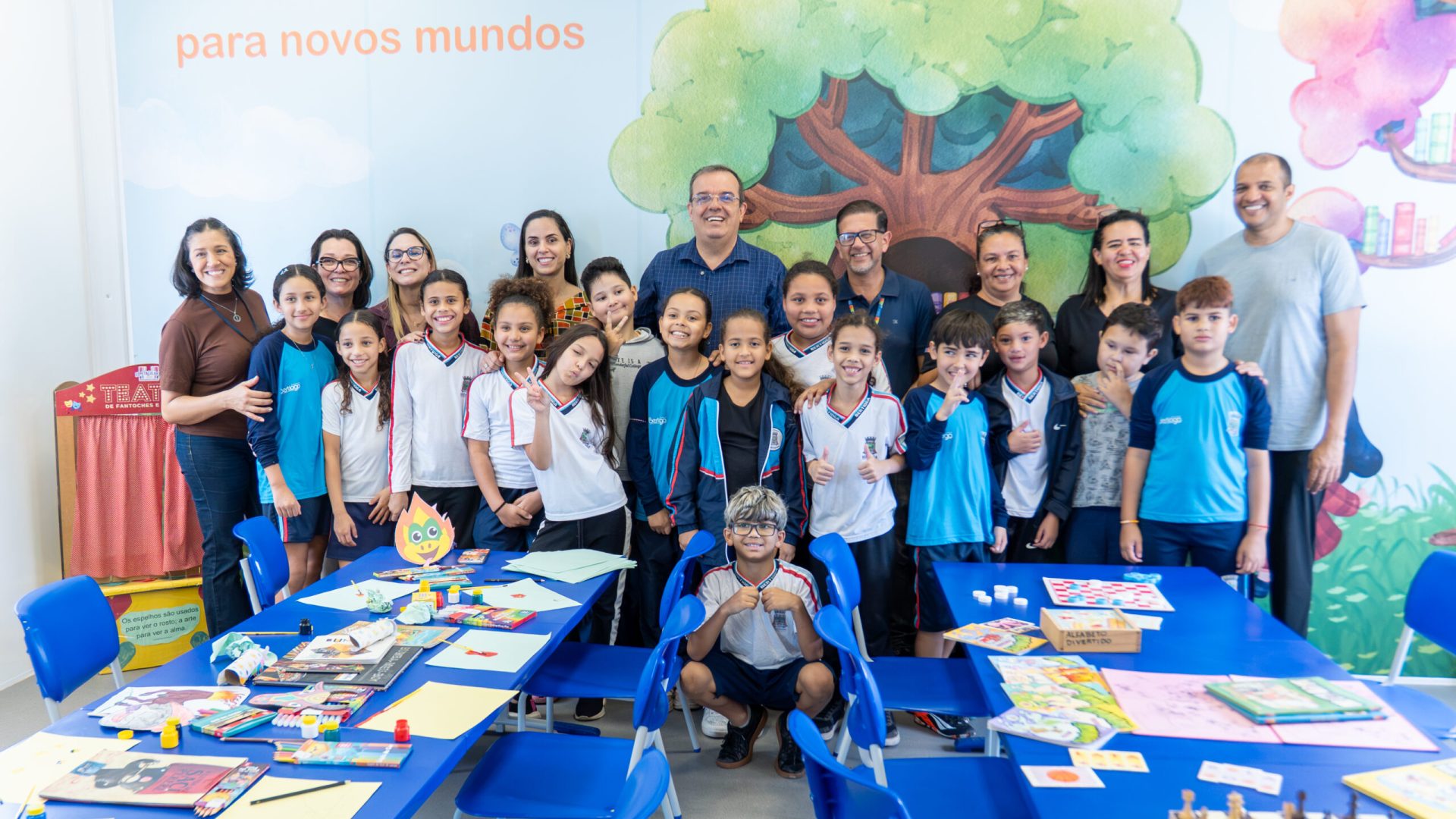 prefeito-e-alunos-no-lançament-do-projeto-foto-ebson-rai