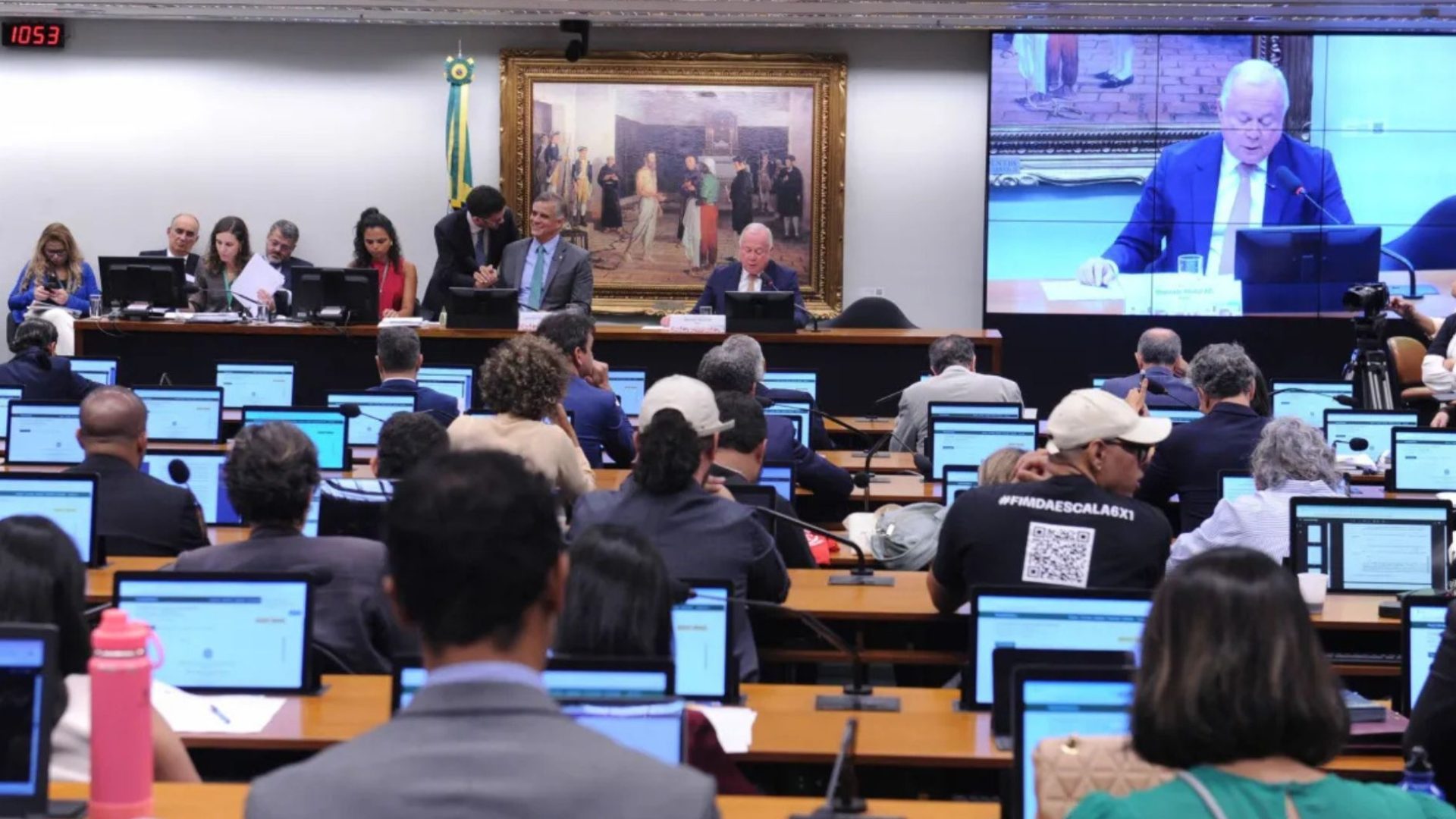 Escala 6x1 análise de PEC é adiada na Câmara