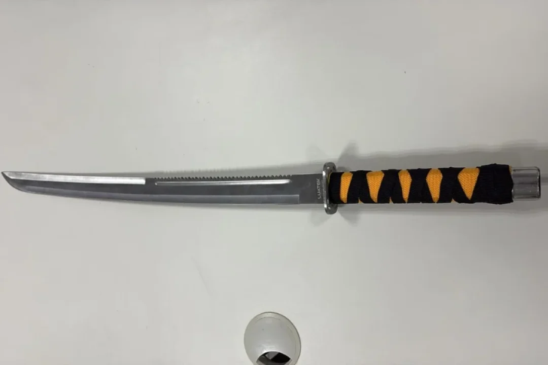 Homem portava espada no Aeroporto de Viracopos Foto: Policial Militar