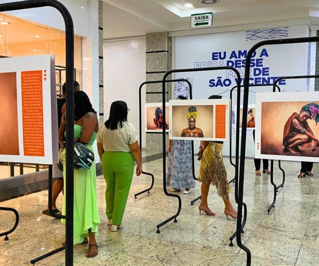 Agenda Cultural de São Vicente tem Exposição Rainhas Africanas reflete sobre ancestralidade e valorização da mulher negra.
