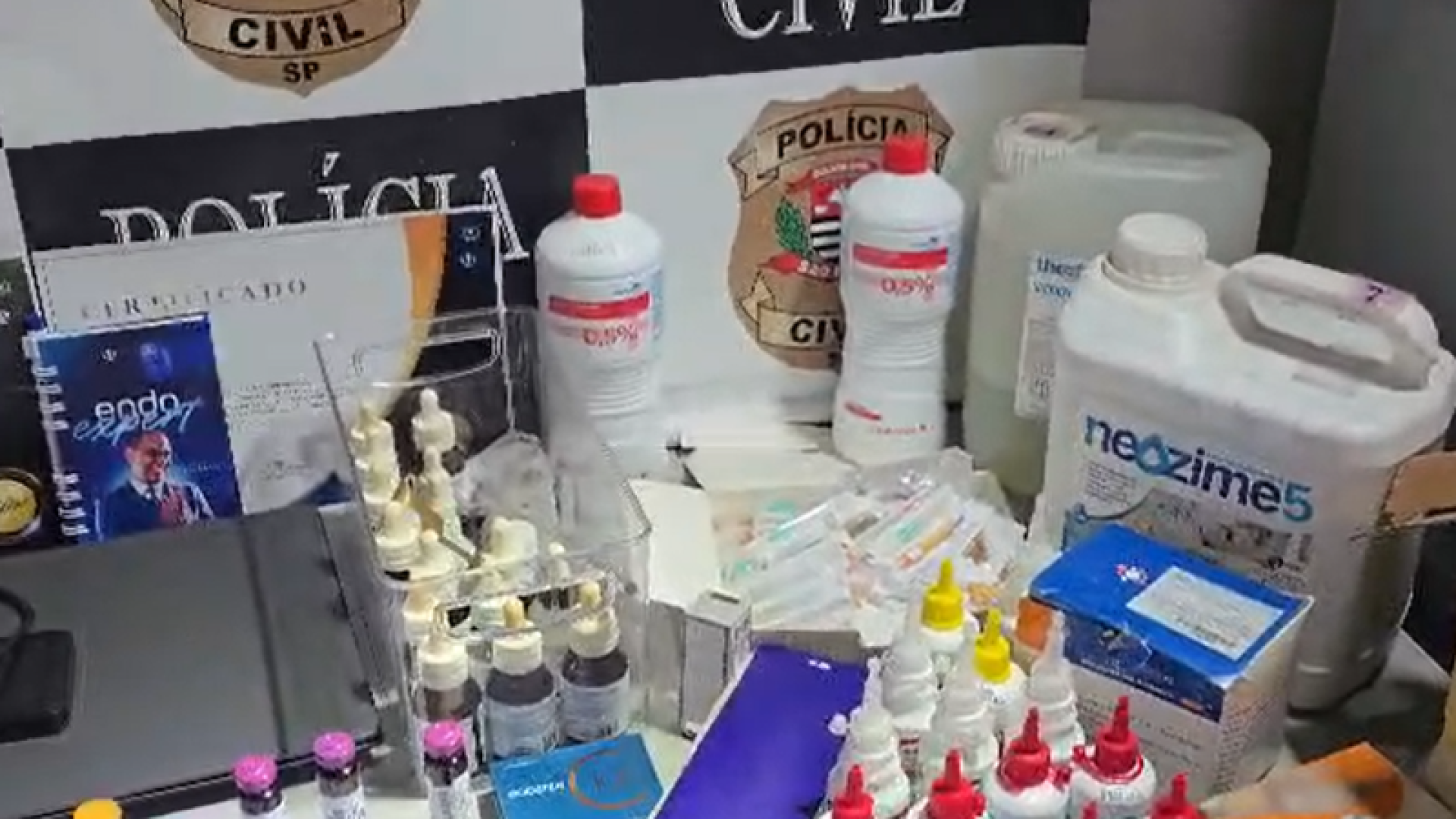 Esteticista e representante sindical é presa por clínica clandestina em Santos
