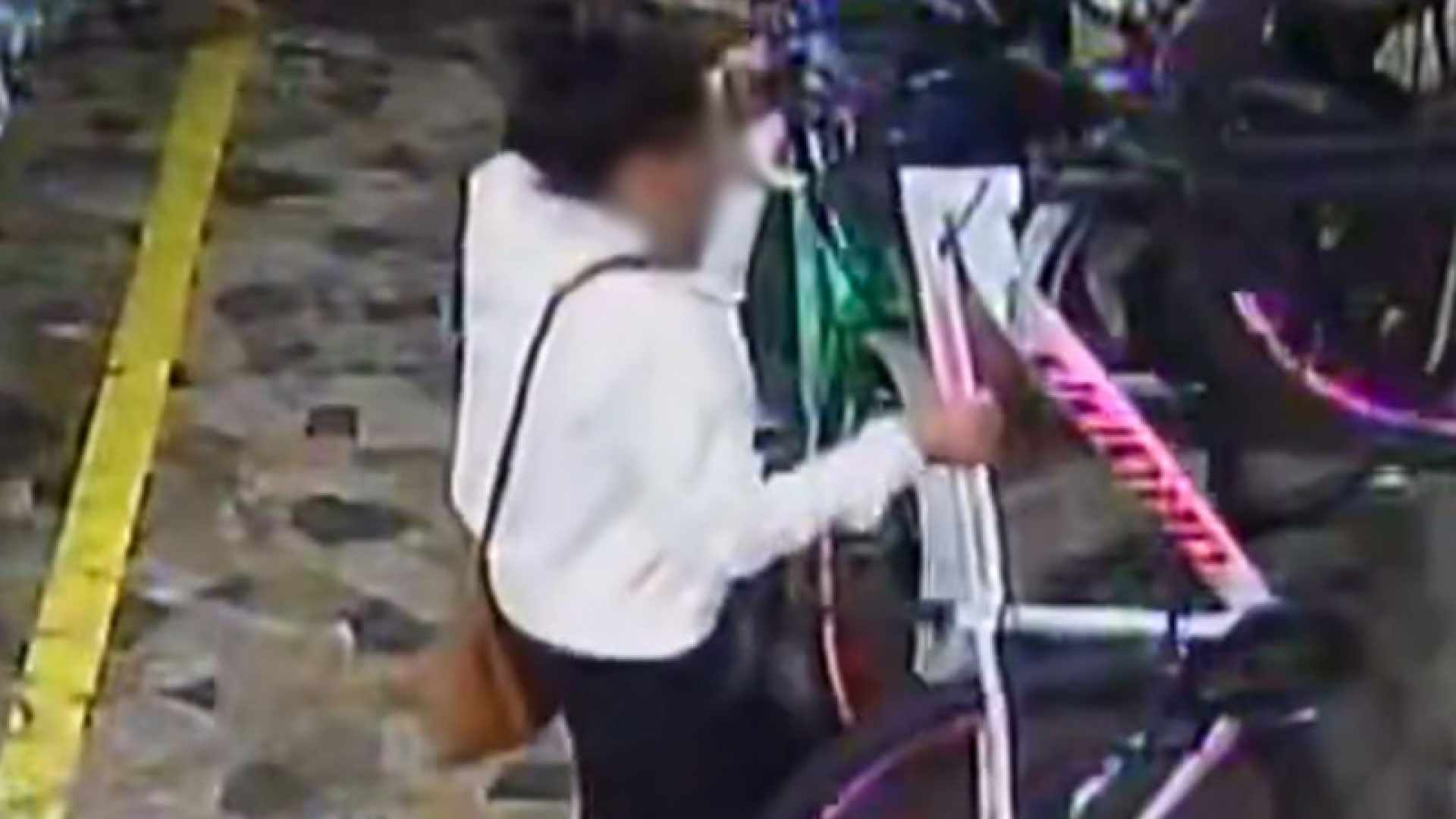 Bicicletas são furtadas após criminosos invadirem prédio no Canal 1, em Santos