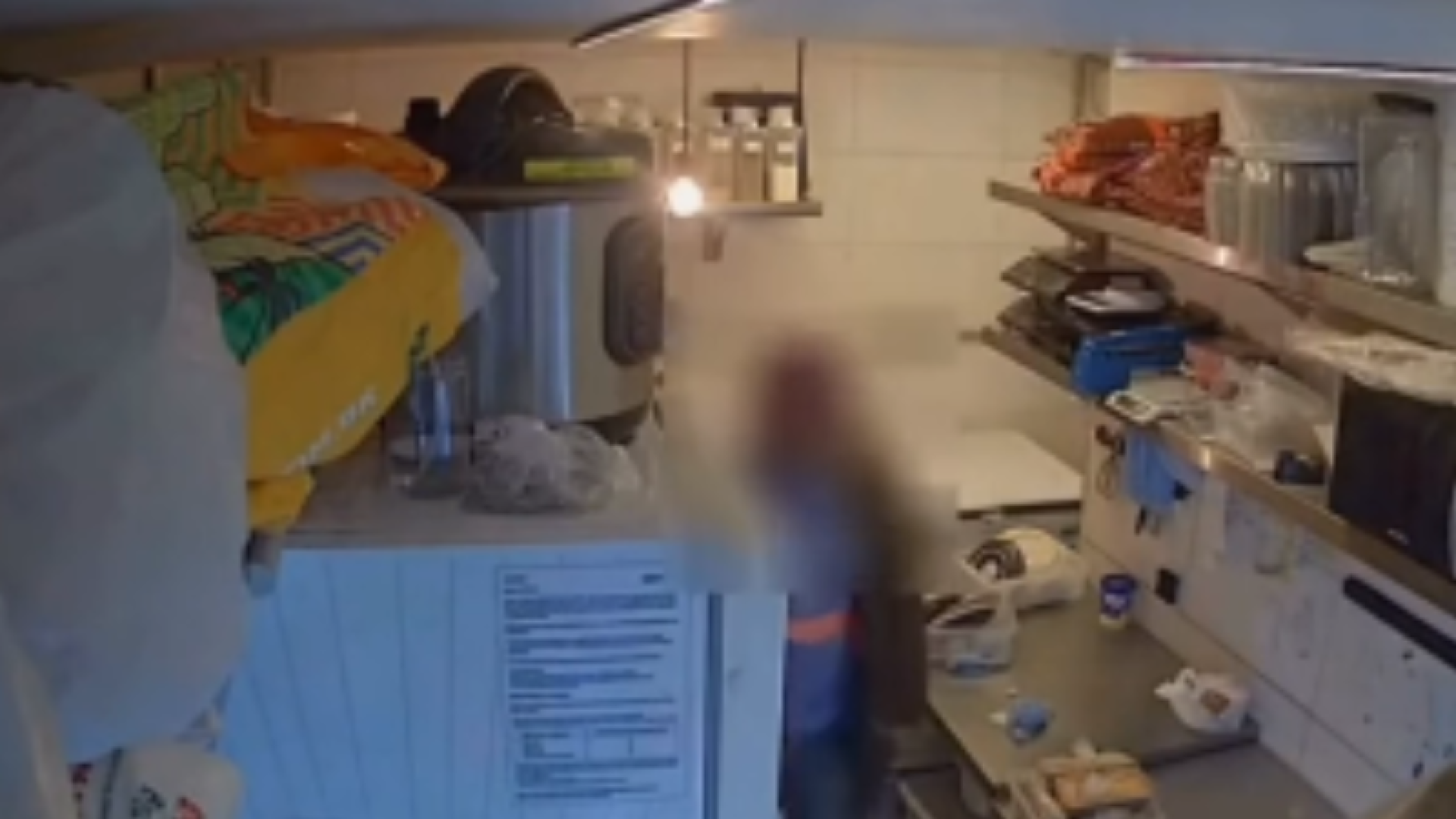 Homem tranca funcionárias em banheiro durante assalto a doceria em Santos