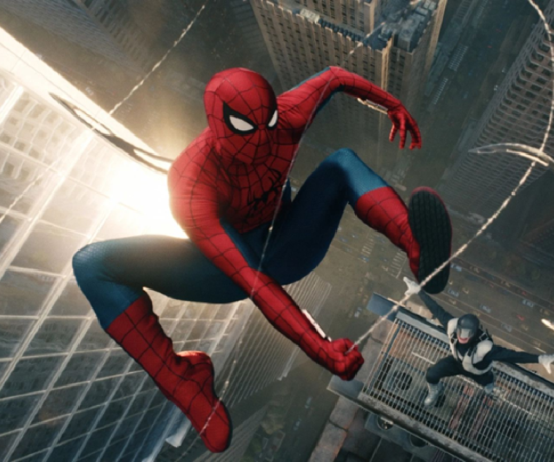 Homem-Aranha faz descida de rapel no Brisamar Shopping em evento gratuito neste domingo