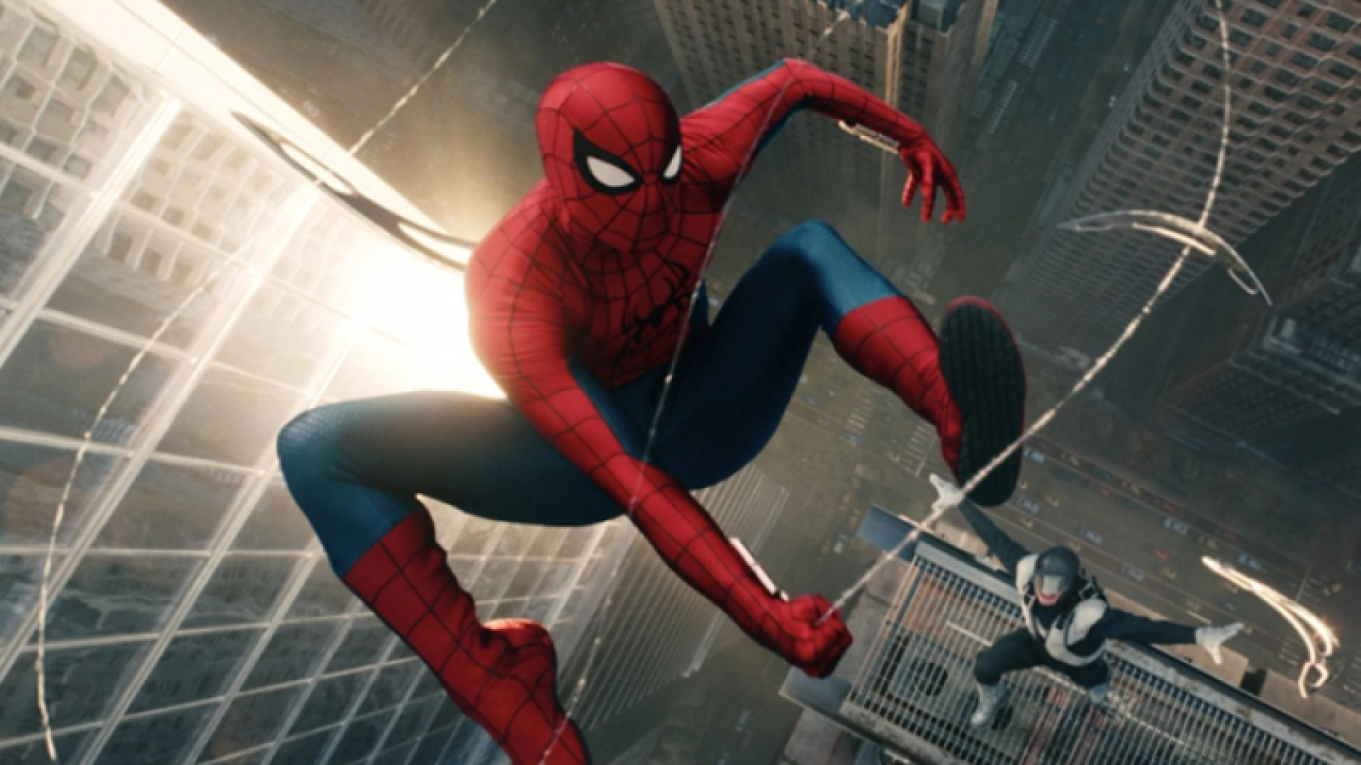 Homem-Aranha faz descida de rapel no Brisamar Shopping em evento gratuito neste domingo