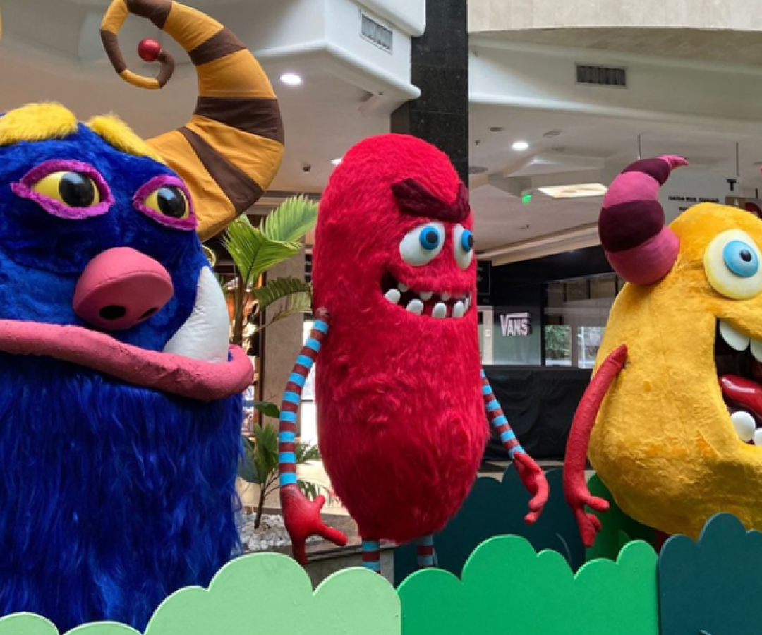 Parque dos Monstros chega ao Praiamar Shopping e promete diversão nas férias em Santos