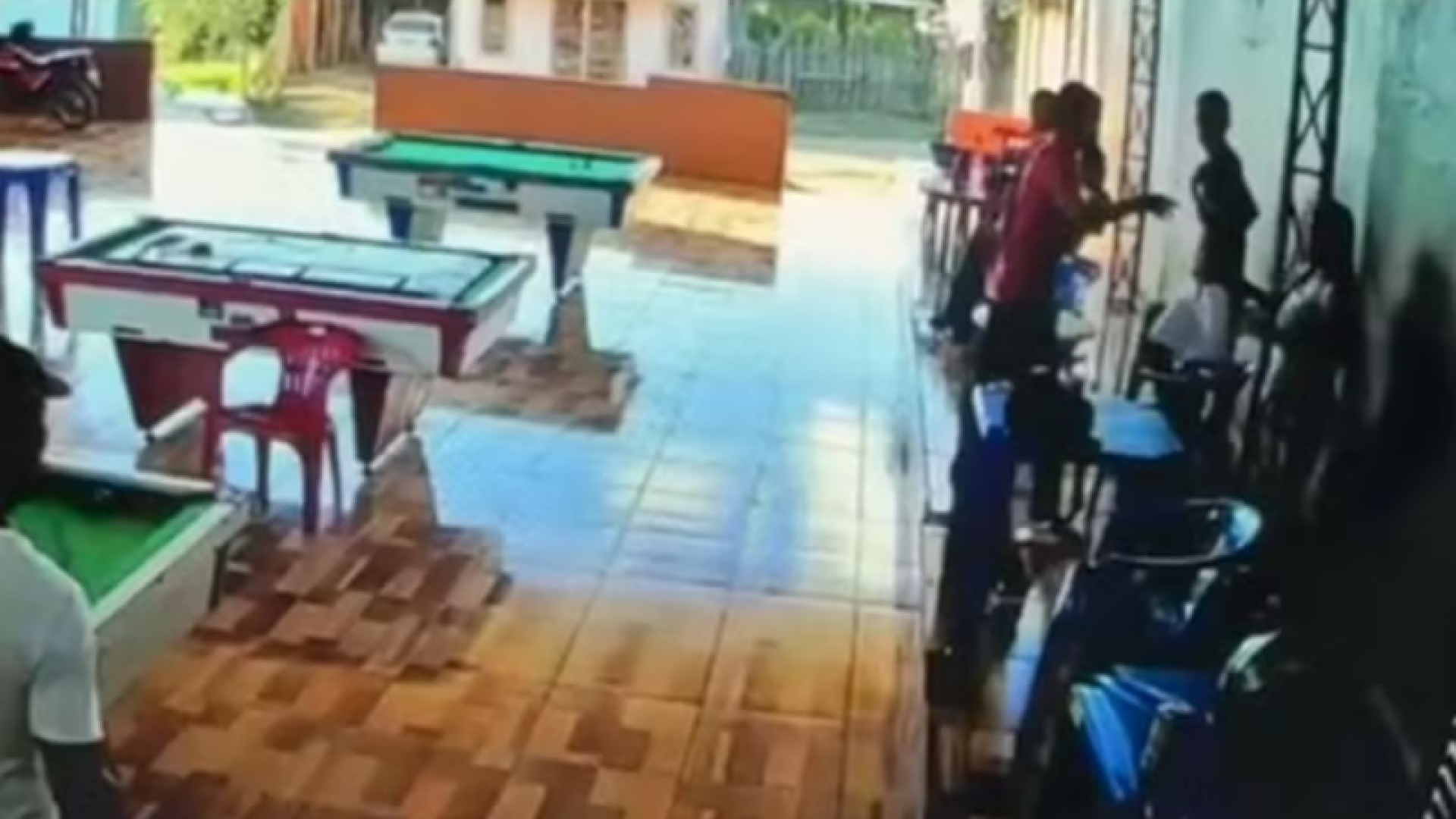 Mulher escapa de feminicídio após arma falhar durante ataque em bar no Acre