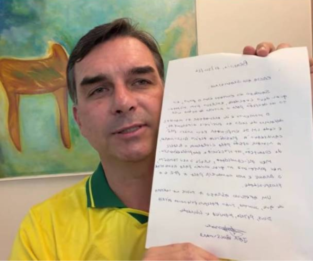Ministro do STF proíbe Flávio Bolsonaro de visitar Jair Bolsonaro por 90 dias; entenda o motivo