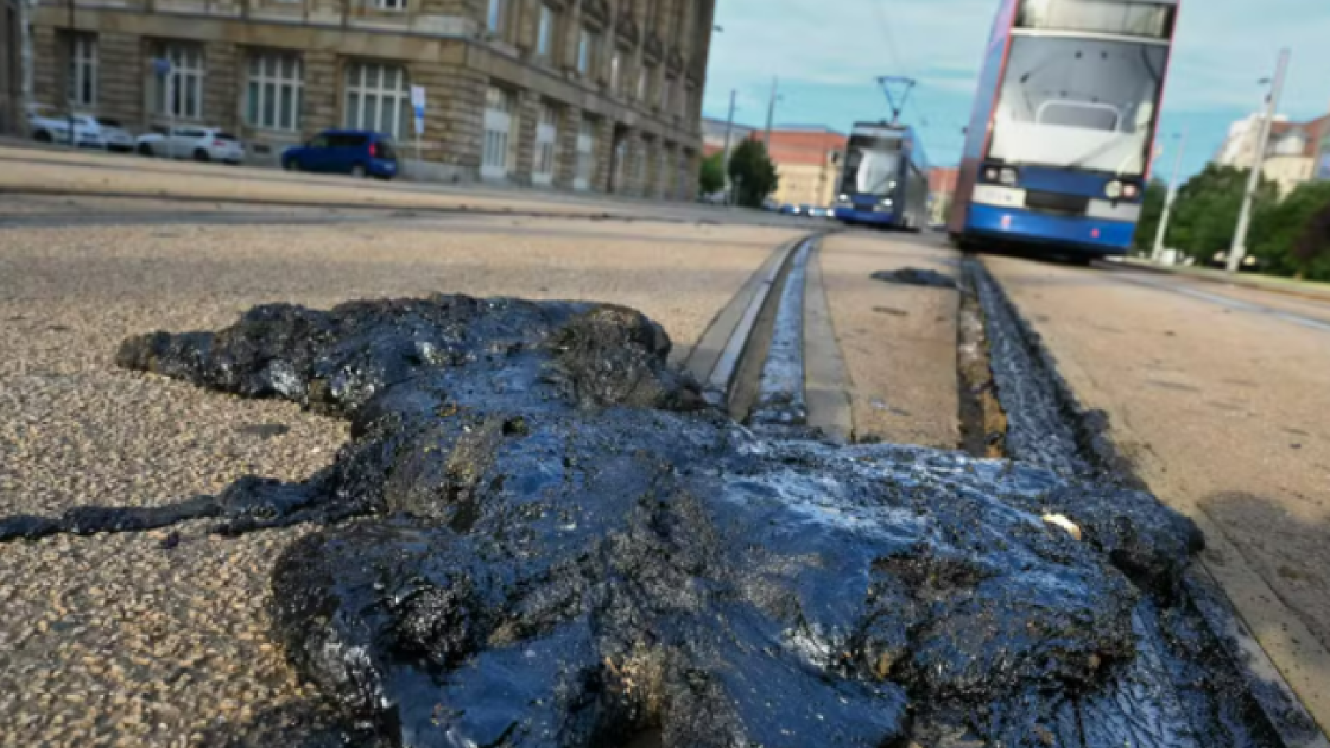 Calor extremo derrete asfalto e paralisa sistema de bondes na Alemanha