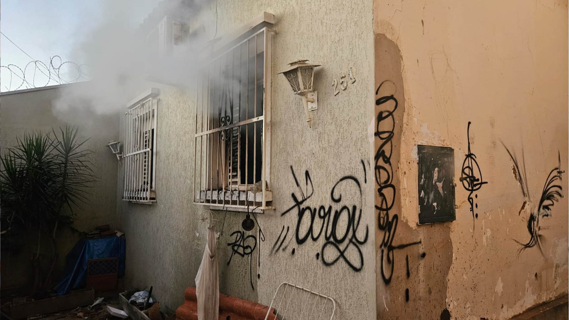 Fiação antiga provoca incêndio em Uberaba