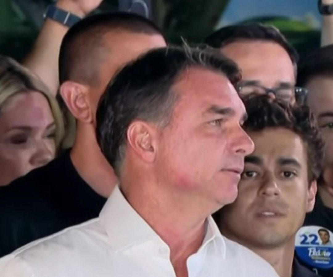 Flávio Bolsonaro pede anulação das eleições