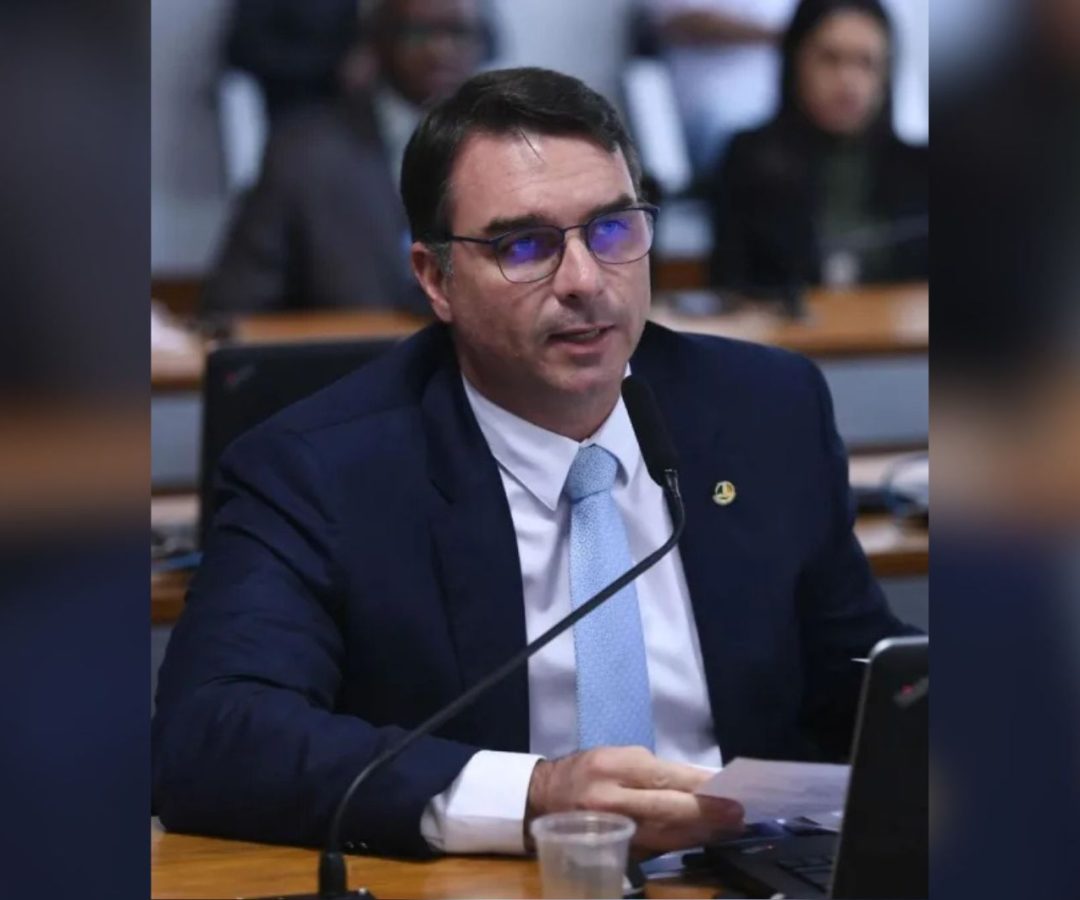 Flávio apresenta plano com presídios e castração química